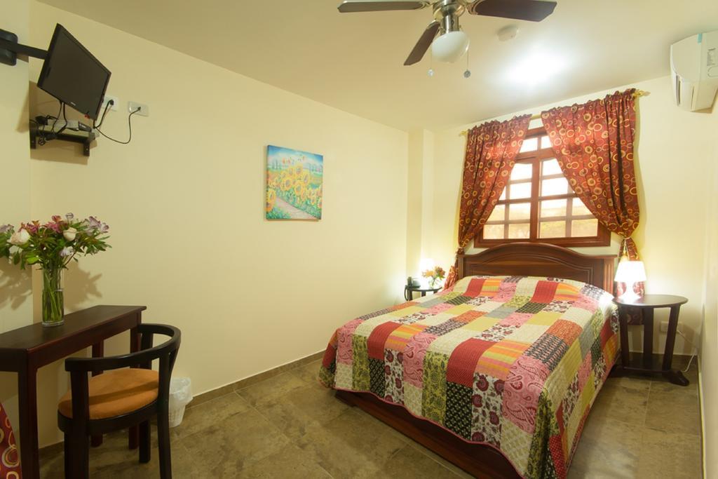 Puerta Sol Inn Manglaralto Phòng bức ảnh